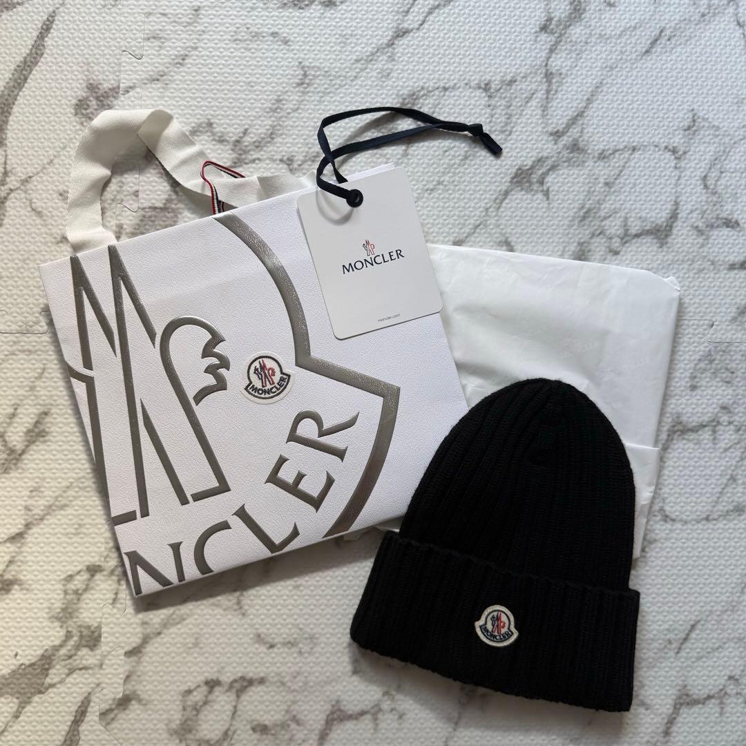 MONCLER ニット帽　黒　ユニセックス MONCLER ニット帽 黒 ユニセックス モンクレールニット帽 黒 ユニ
