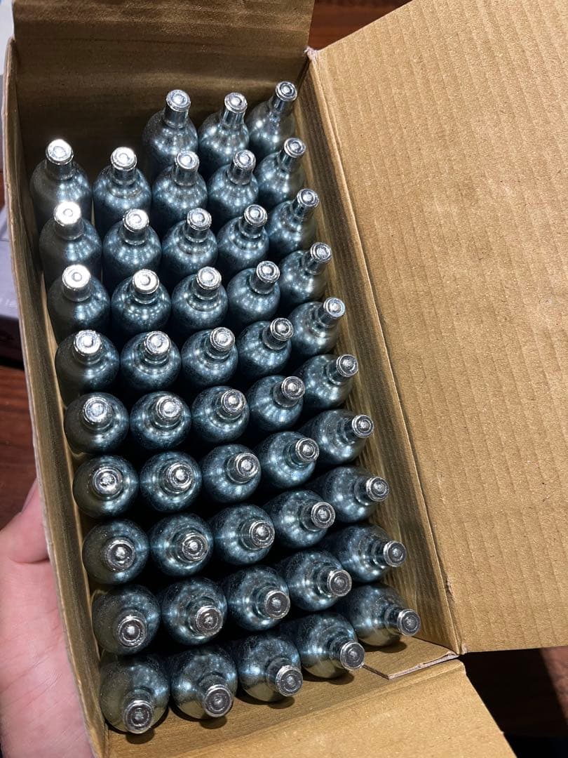 Carbon8 HELLCAT 4.3 ガスガン マガジン2本、ガス48本付き