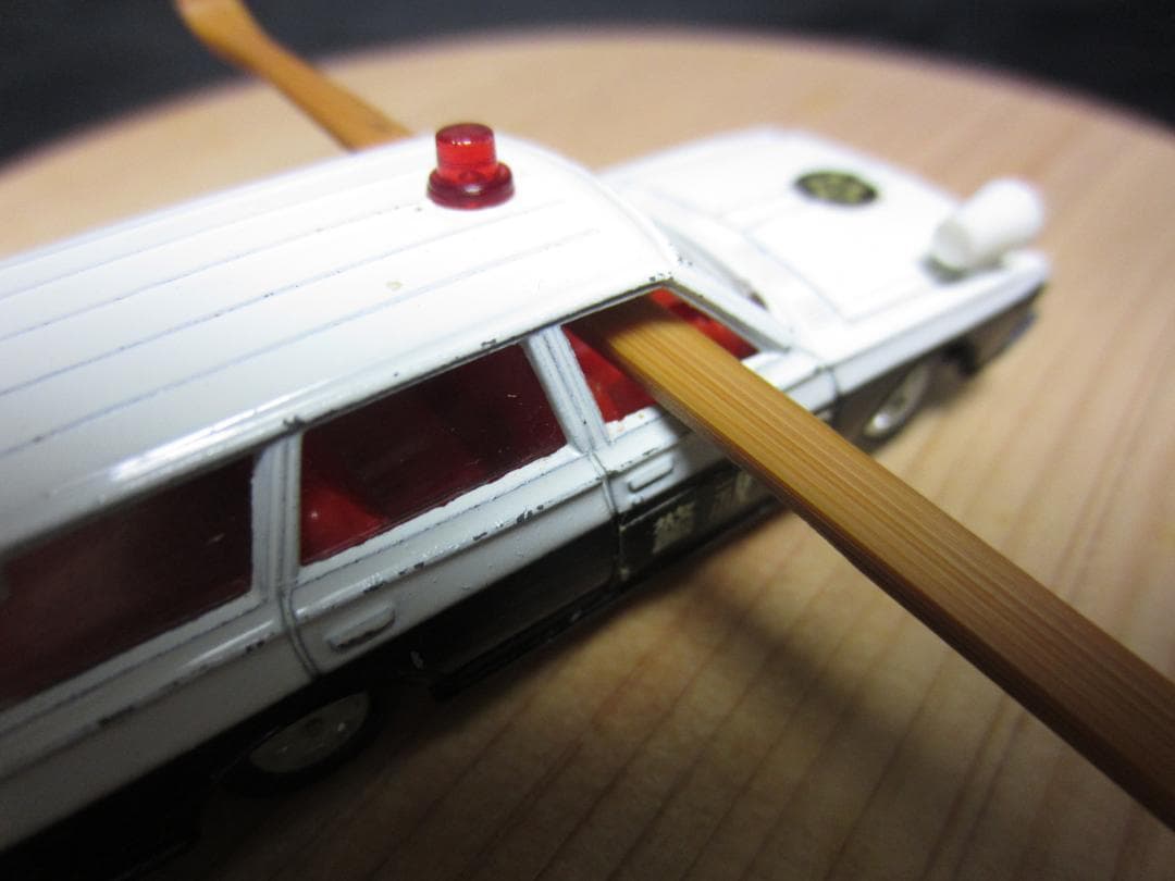 黒箱トミカ／【運転席窓あきver】日産セドリックワゴン白パト