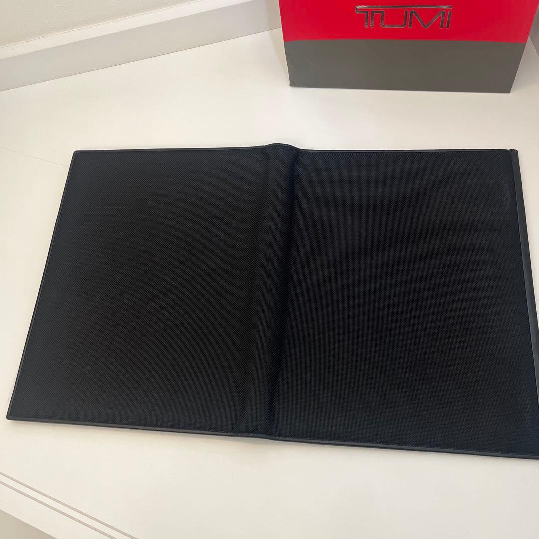 極々レア品！TUMIトゥミのA4サイズのバインダー・フォルダー