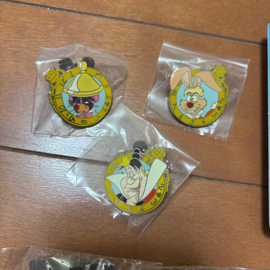 【新品未使用】不思議の国のアリス 海外ディズニー ピンバッジ ❶