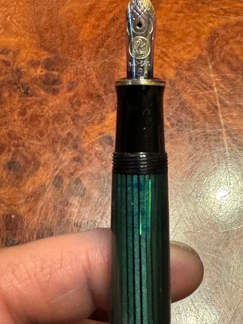 ペリカン高級万年筆14K緑縞スーべレーンジャンクにて