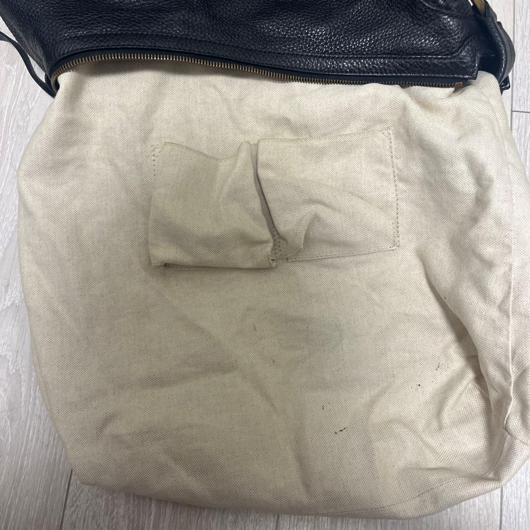 GUCCI ブラックバッグ　ノートPC入る大きさ　柔らかいレザーで使いやすい