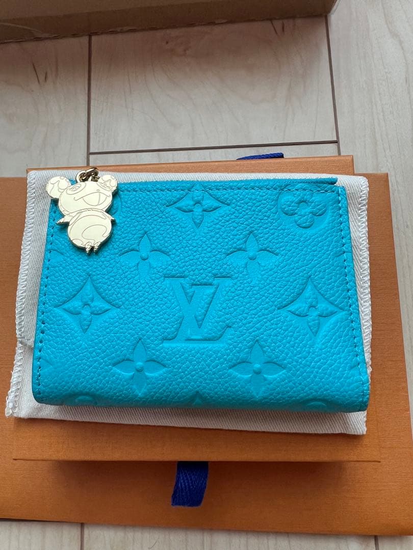 ルイ・ヴィトン × 村上隆 ポルトフォイユ・リサ カラー： カビラブルー
