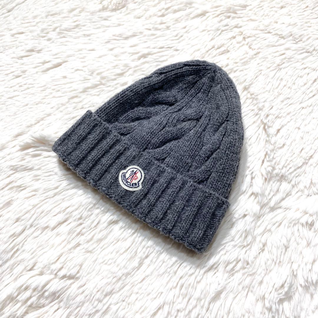 美品】☆MONCLER☆ケーブルニット帽☆グレー ロゴワッペン キッズ 大人
