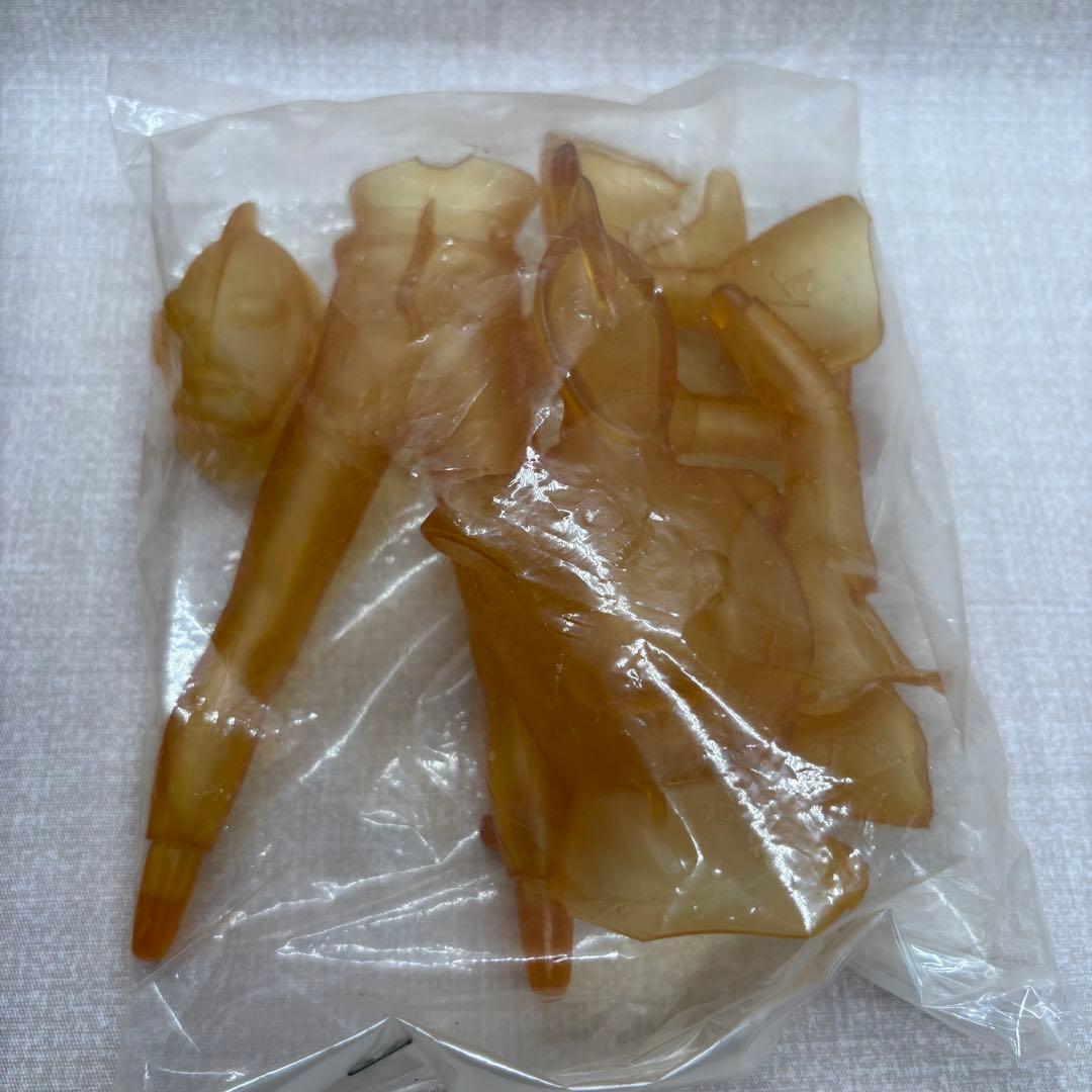 海洋堂 1/200 ウルトラマン ソフビキット 透明モデル　未組立　未塗装