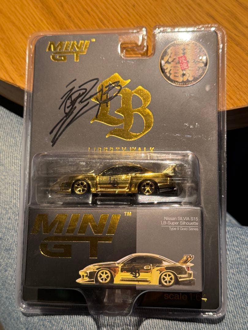 加藤会長サイン入り MINI GT リバティウォーク ゴールドミニカー