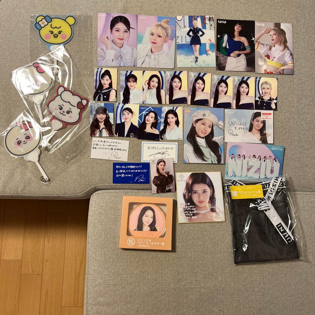 NiziU グッズ まとめ売り - メルカリ