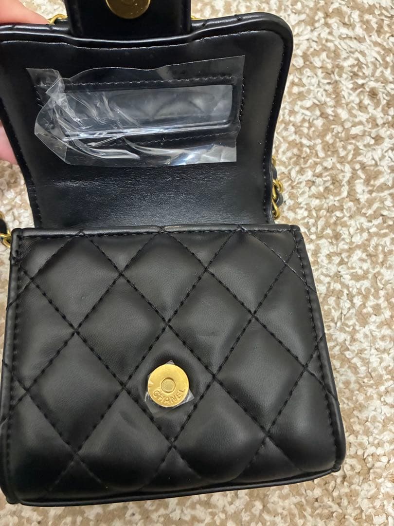 CHANELノベルティバックブラックキルティングチェーンショルダーミニバッグ