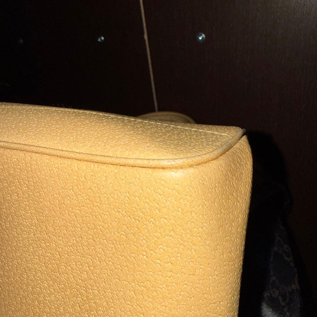 美品　グッチ　ハンドバッグ　がま口　成人式 レザー　ベージュ GUCCI ロゴ