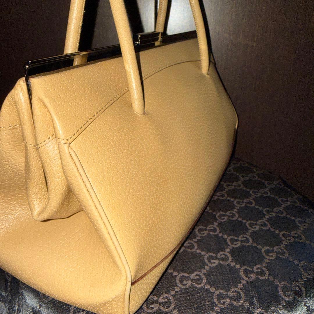 美品　グッチ　ハンドバッグ　がま口　成人式 レザー　ベージュ GUCCI ロゴ