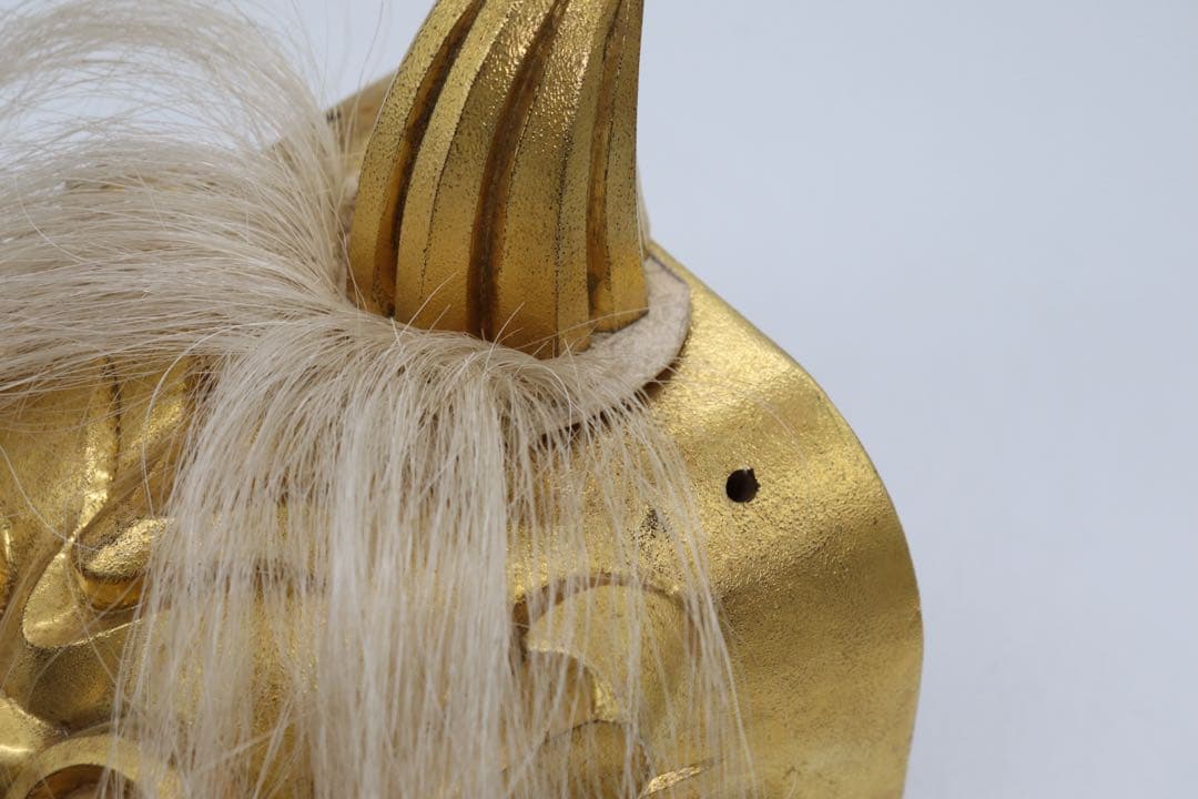 荒井寿斎作　木彫　金獅子　置物　共箱　送料込み259621