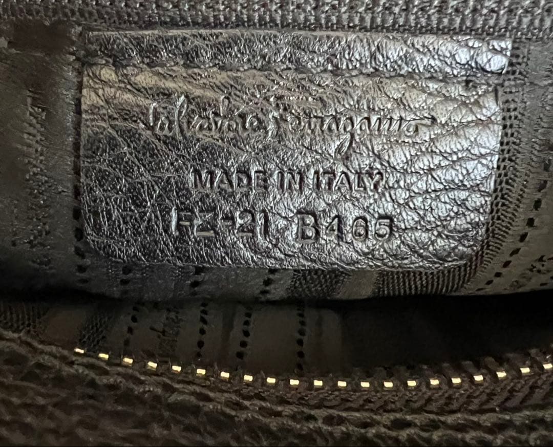 サルヴァトーレフェラガモ　ブラックレザー ハンドバッグ