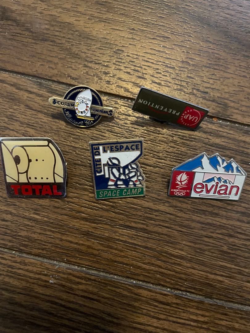 パリで購入 企業ノベルティピンバッジ34点 パリで購入 企業ノベルティ