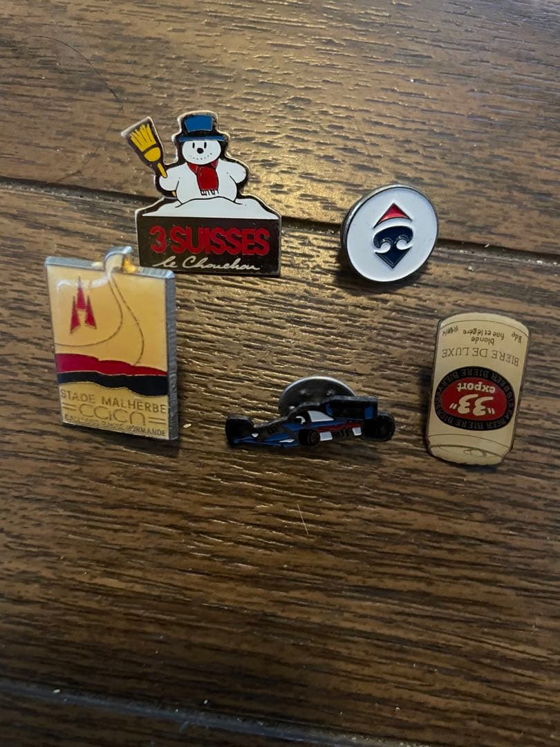 パリで購入 企業ノベルティピンバッジ34点