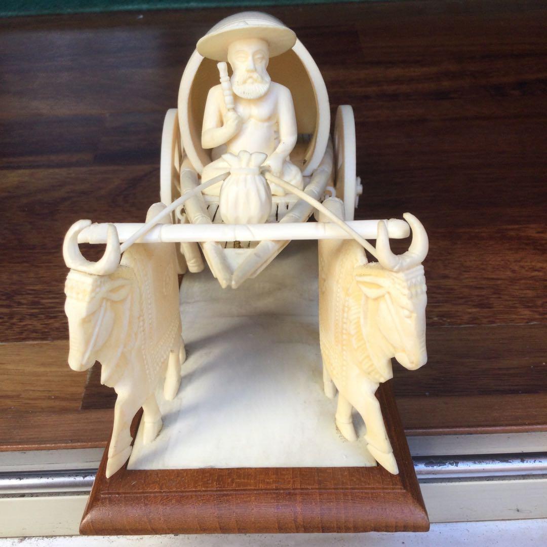 置物、牛車 天然素材 象牙調