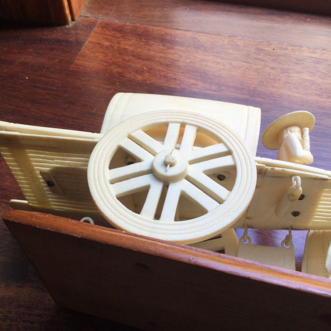 置物、牛車 天然素材 象牙調