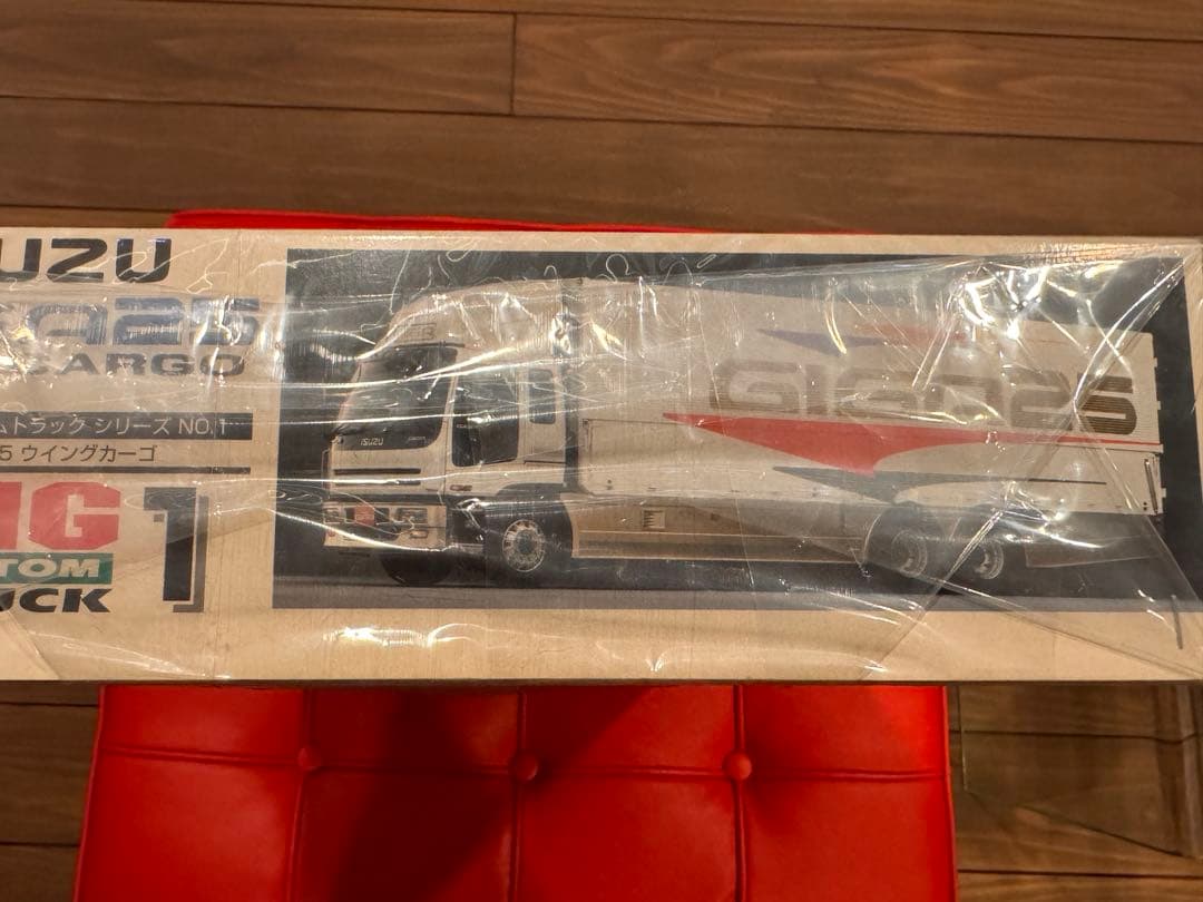 アオシマ1/32 ビッグカスタムトラックいすゞギガ25 ウイングカーゴ未組立品
