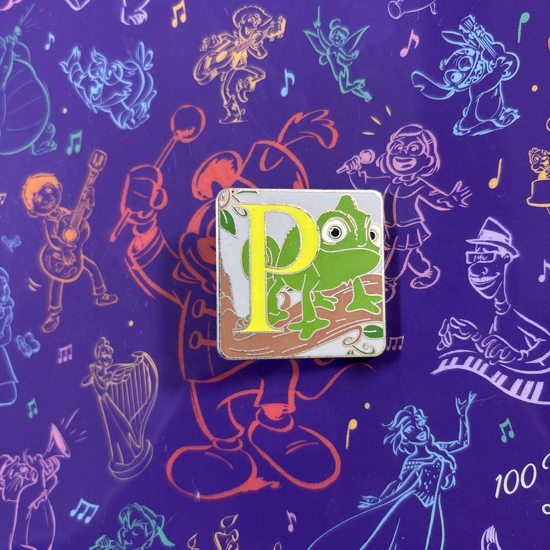 ラプンツェル　パスカル　ユージーン　ピンバッジ　アルファベット　ピントレ