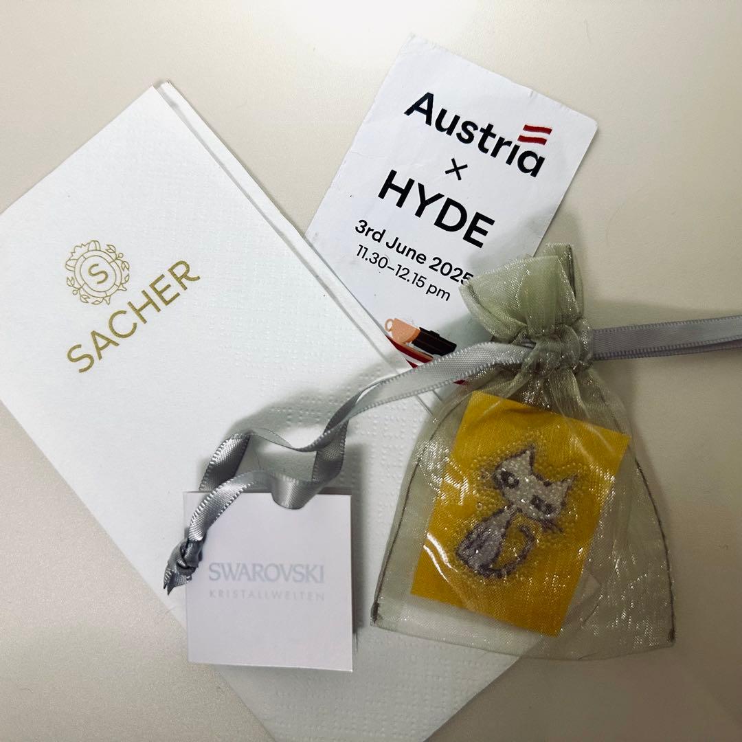 万博 限定 オーストリア HYDE Edyh ステッカー スワロフスキー
