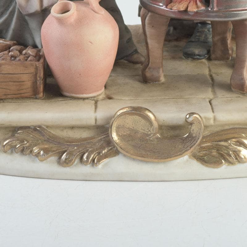 陶器人形 フィギュリン 青年と老婆 置物 C 9304A