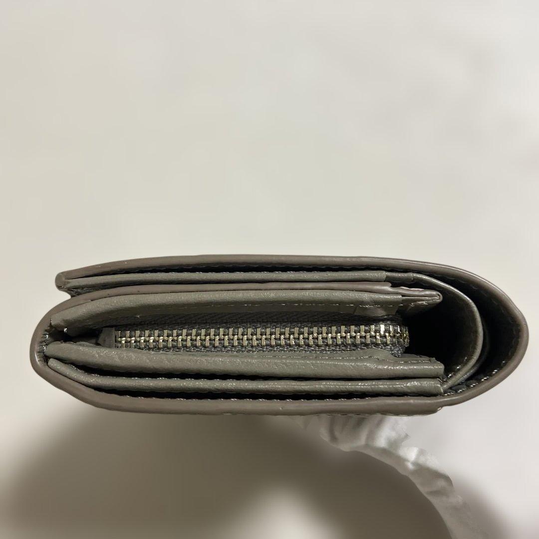 Vivienne Westwood 二つ折財布グレーチャームなし　アウトレット