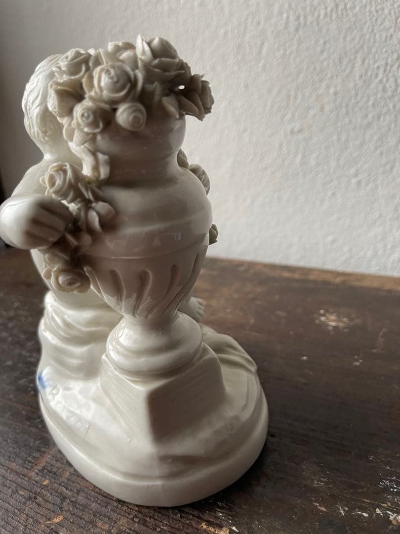 カポディモンテ イタリアナポリ窯 エンジェル天使とバラの置物の通販は