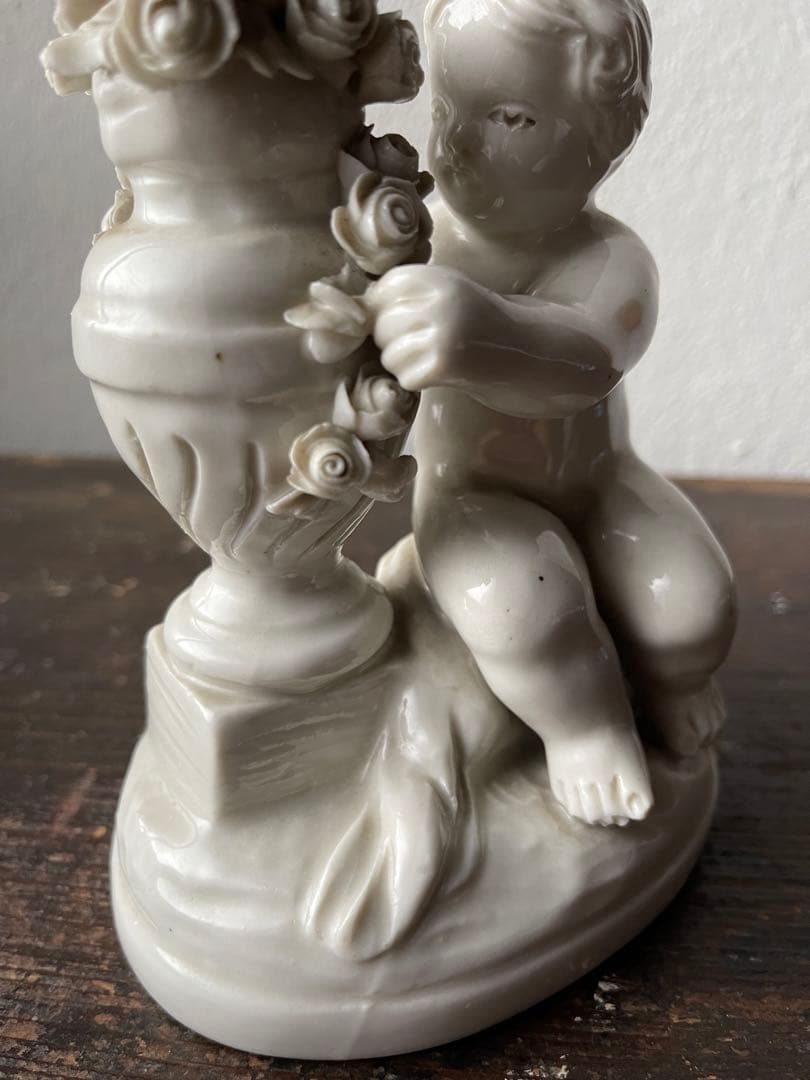 カポディモンテ イタリアナポリ窯 エンジェル天使とバラの置物