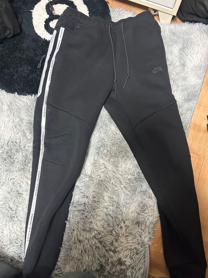 Nike ブラック 上がMで下がLです 値下げ可能です