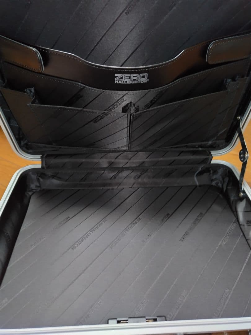 【年末まで最終値下】ZERO HALLIBURTON（ゼロハリバートン）未使用品