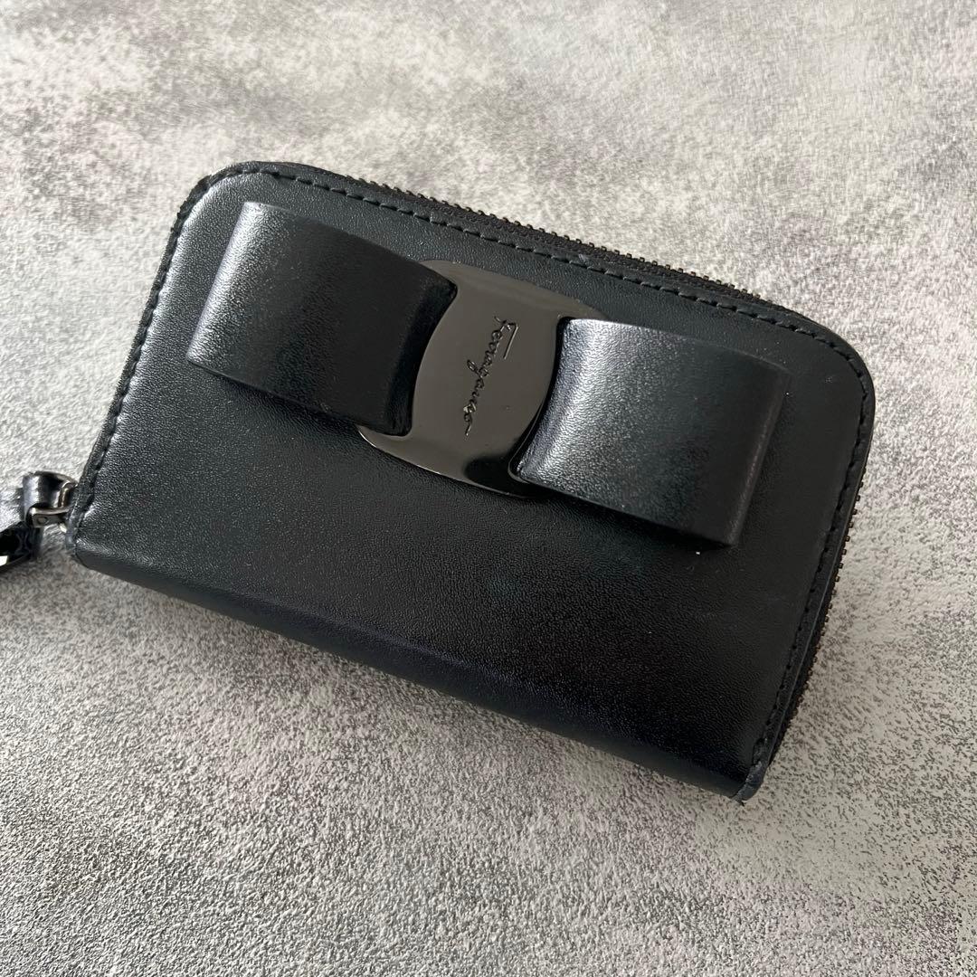 フェラガモ財布　ブラックレザーリボンケース