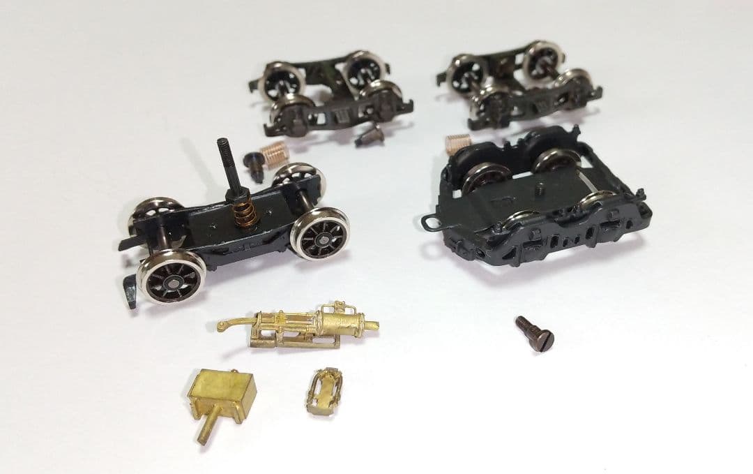 二軸先台車、二軸従台車、テンダー台車、他パーツ。 鉄道模型、HOゲージ。