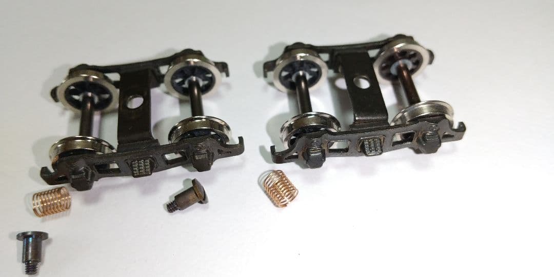 二軸先台車、二軸従台車、テンダー台車、他パーツ。 鉄道模型、HOゲージ。