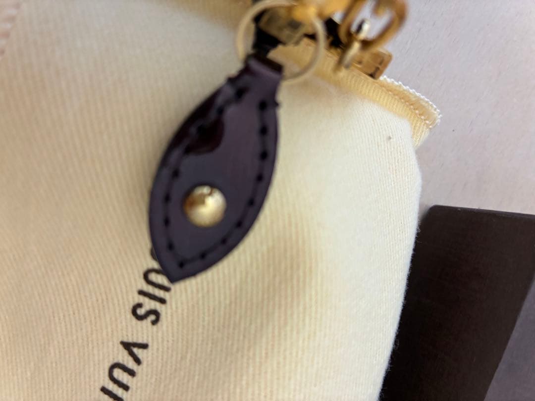 Louis Vuitton ヴェルニ　ポシェットクレNNケース