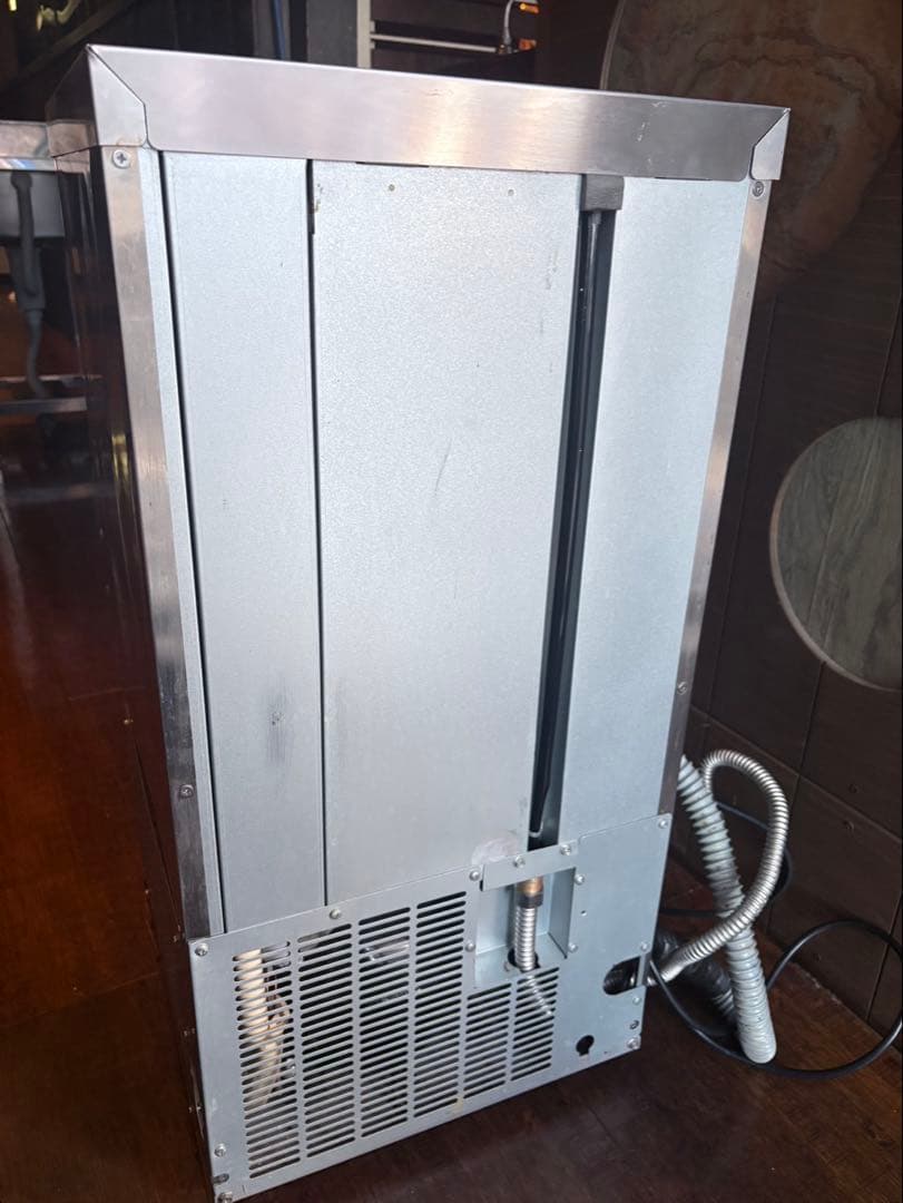 2021年製　値引き不可　SIM-AS2500 パナソニック 製氷機 スリム