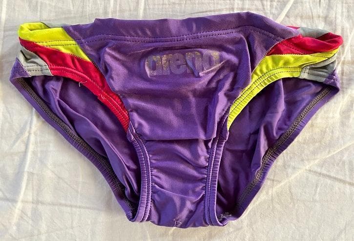 ☆超カッコいいデザイン＆カラー！arena（アリーナ）製 競泳用水着（競