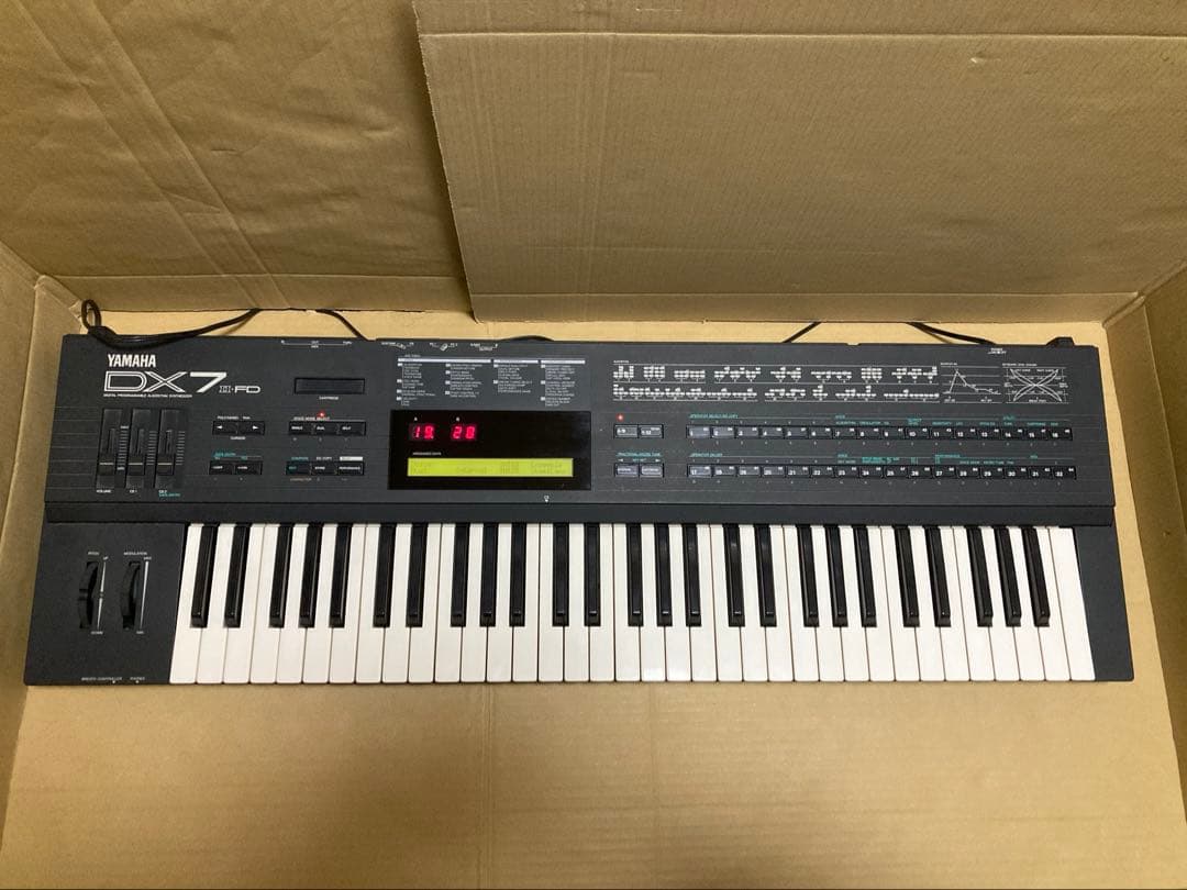 YAMAHA DX7Ⅱ-FD シンセサイザー キーボード ヤマハ 0801 YAMAHA DX7Ⅱ-FD シンセサイザー キーボード ヤマハ 0708 ヤマハ