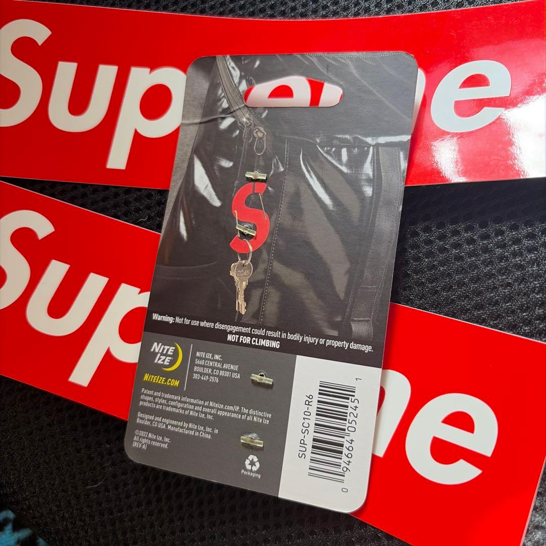 小物 Supreme Nite Ize S Logo Keychain (RED)