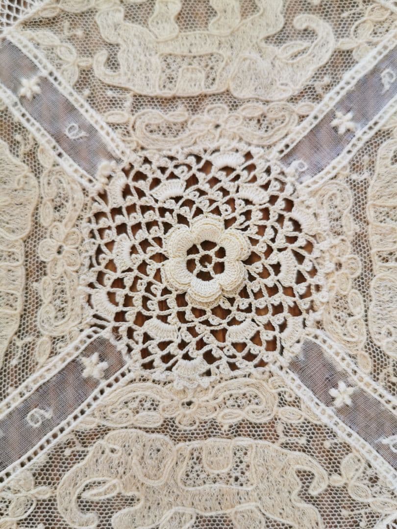 アンティーク 4頭の象アランソン クロシェ編の花 ノルマンディーレース