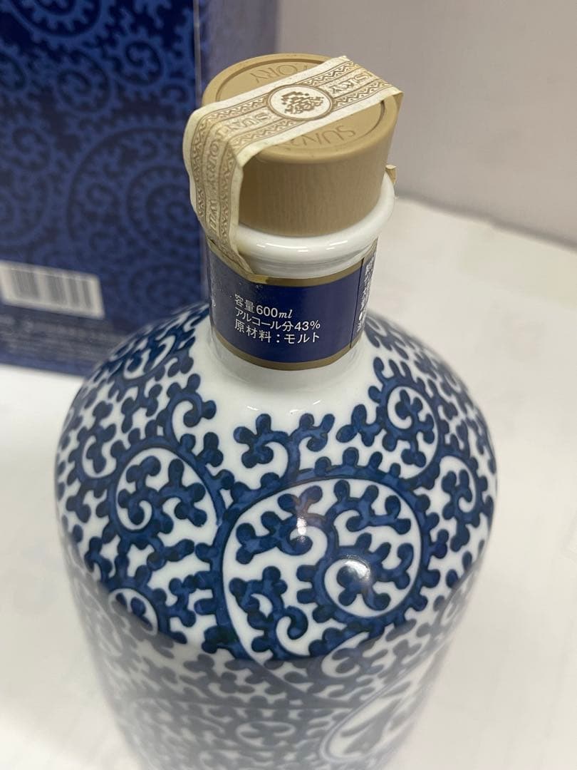 未開栓 サントリー 白州12年 ウイスキー 有田焼 染付蛸唐草寅文筒型