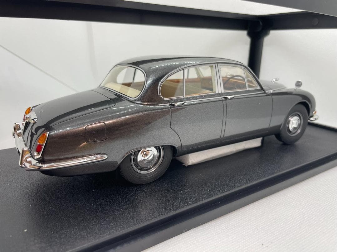 104-047 Cult 1/18 ジャガー S-Type Grey