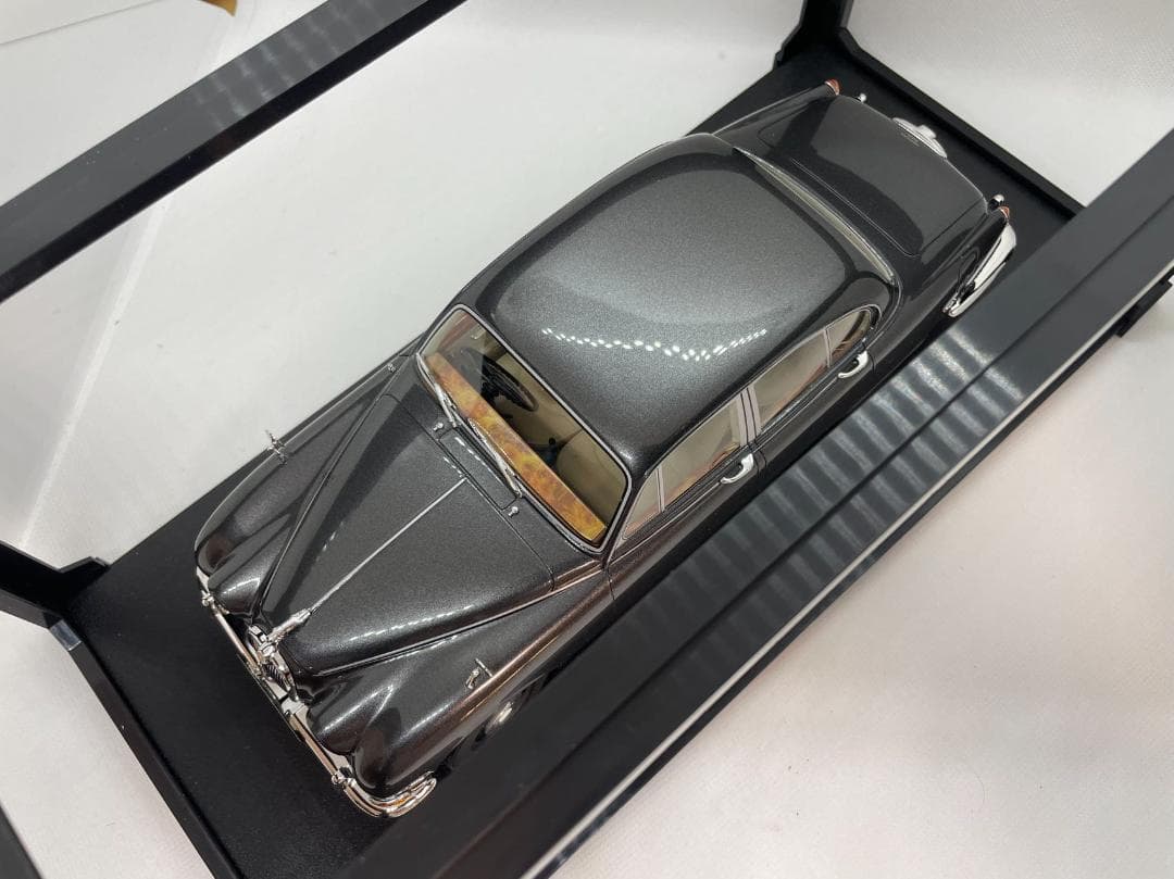 104-047 Cult 1/18 ジャガー S-Type Grey