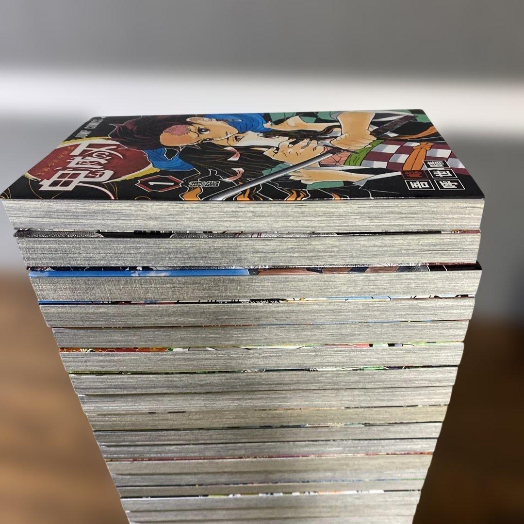 【コンプリート】鬼滅の刃 1〜23全巻+見聞録+外伝＋短編集＋ノベルティ4冊