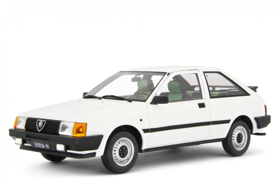 ラウドレーシング1/18 アルファロメオ アルナ 1.3TI 1984 ホワイト