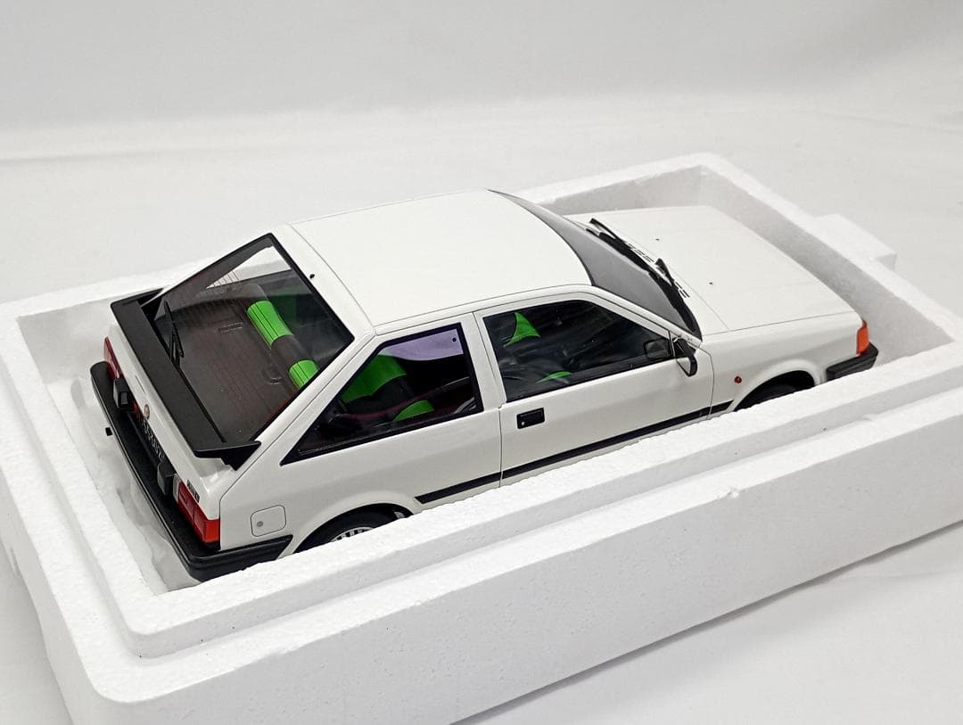 ラウドレーシング1/18 アルファロメオ アルナ 1.3TI 1984 ホワイト