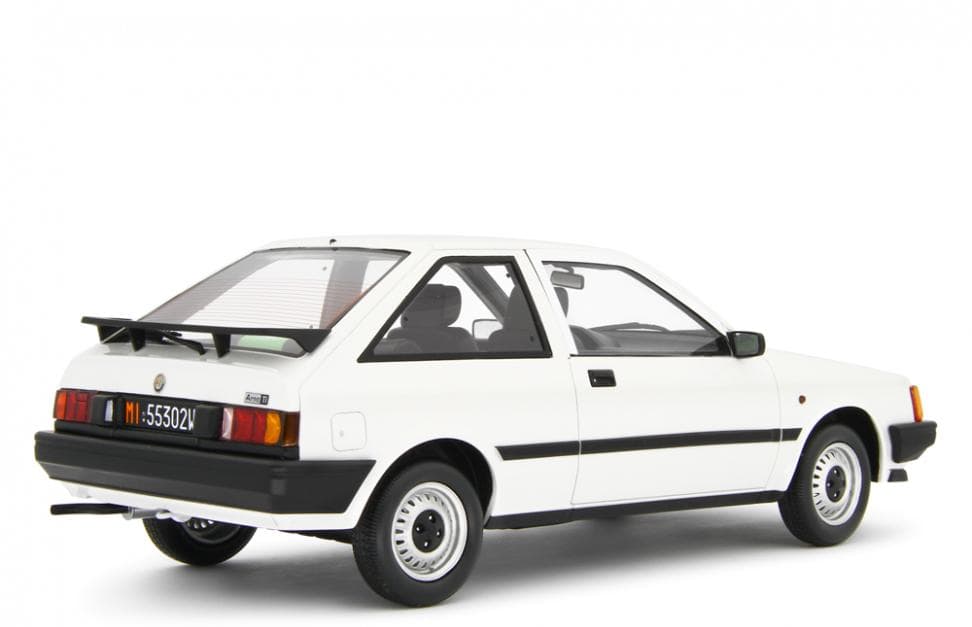 ラウドレーシング1/18 アルファロメオ アルナ 1.3TI 1984 ホワイト