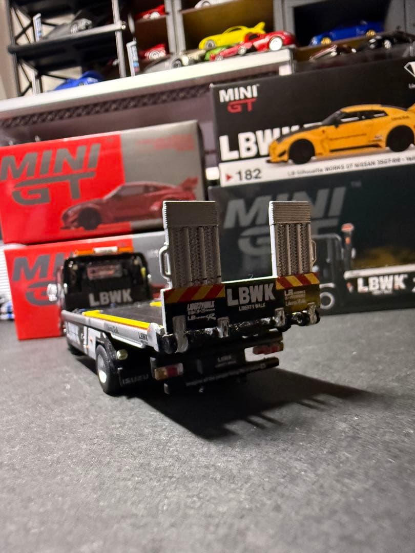 MINI GT LBWK 積載車と3台セット　追加でフィギュア