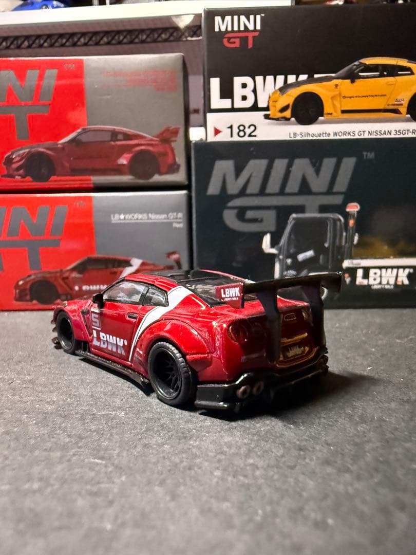 MINI GT LBWK 積載車と3台セット　追加でフィギュア