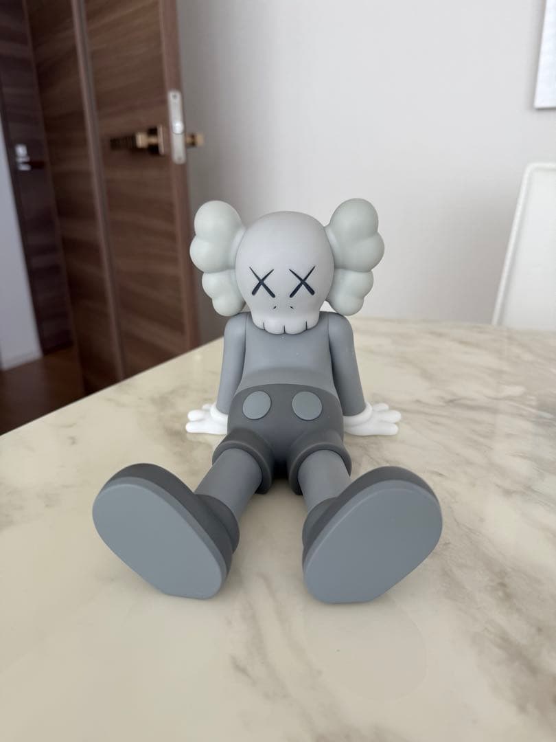 難あり】卯三郎こけしKAWS:HOLIDAY カウズ フィギュアセット 3体