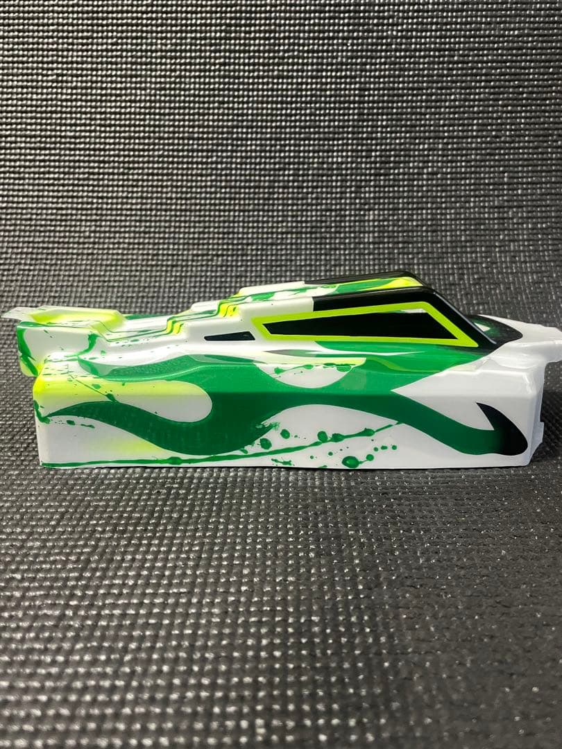 アソシエイティッドB74用塗装済ボディ